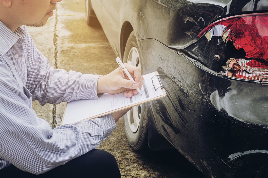 insurance-agent-working-on-car-accident-claim-process.jpg
