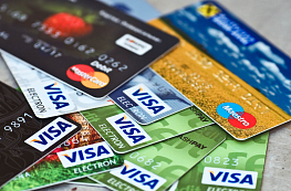 Банки уменьшили объем выдачи кредитных карт