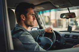 Работа в такси при банкротстве: можно ли устроиться и как сохранить доход?