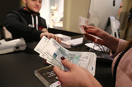 Россияне продолжают активно вносить деньги на банковские вклады