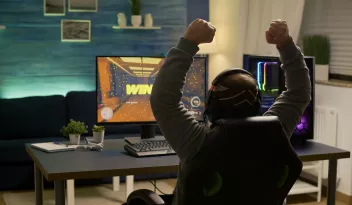 Самые выгодные банковские карты для геймеров и любителей сериалов